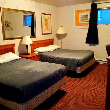 Chalet Inn Motel Dryden Bagian luar foto