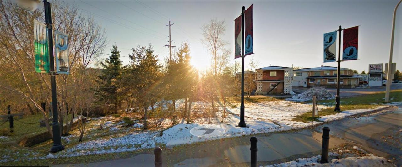 Chalet Inn Motel Dryden Bagian luar foto