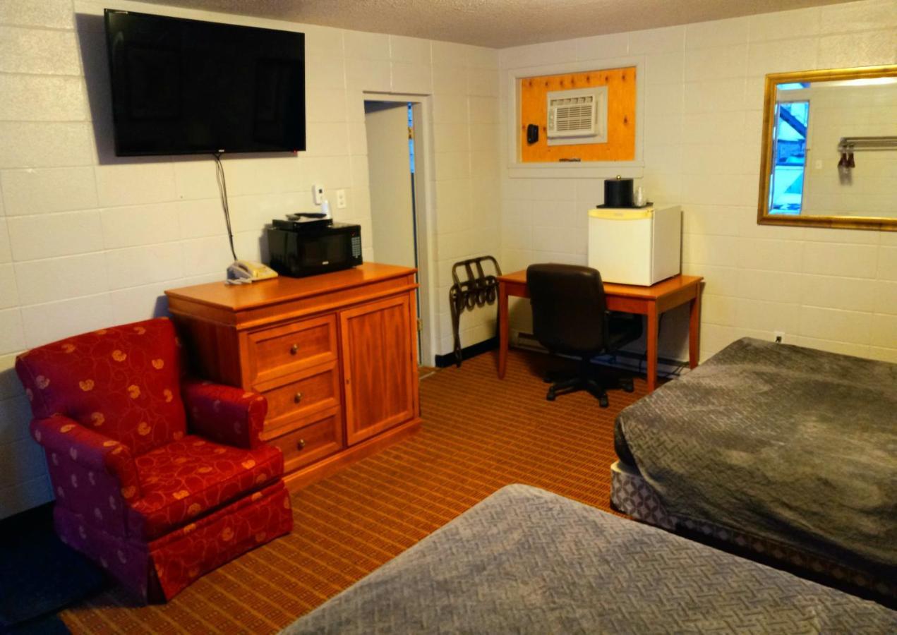 Chalet Inn Motel Dryden Bagian luar foto